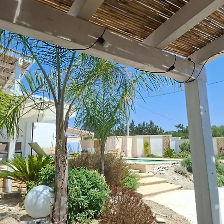 Art Pool Villa *