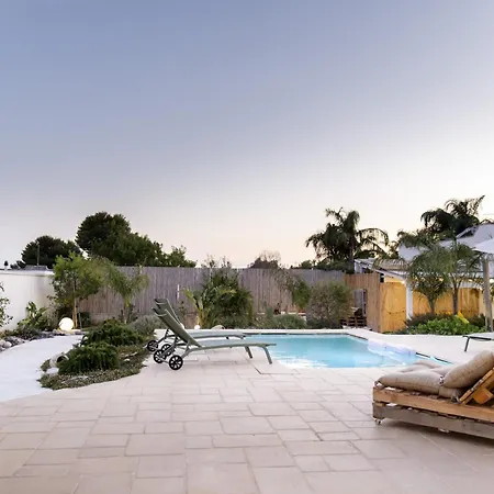 Art Pool Villa *