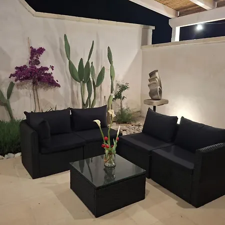 Art Pool Villa *